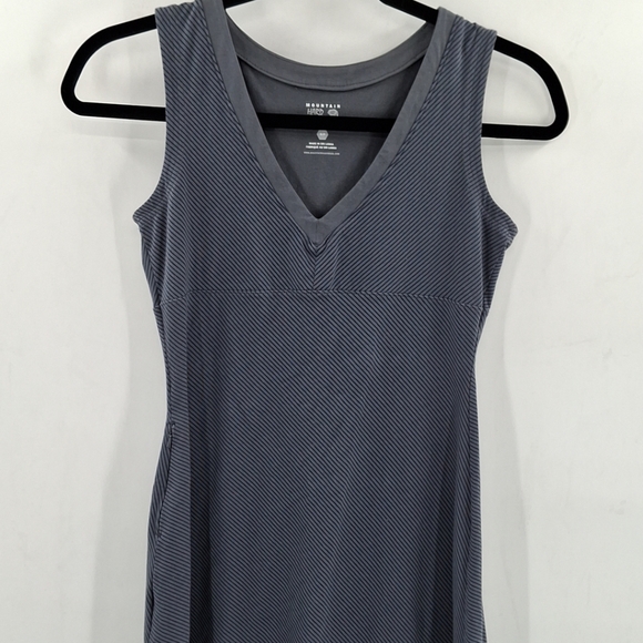 MOUNTAIN HARDWEAR Gray‎ Dress W/ Blue Stripes V neck Sleeveless Small - Picture 1 of 6